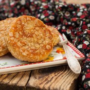 Galettes de flocons d'avoine, oignons et courgettes