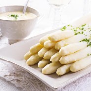 Asperges blanches, sauce mousseline