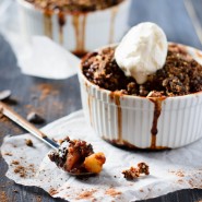 Crumble spéculoos à la banane, poire et chocolat