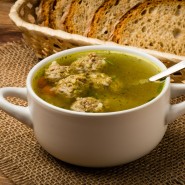 Bouillon de volaille et boulettes aux marrons