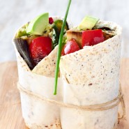 Wrap aux légumes grillés et avocat