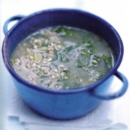 Bouillon à l'orge perlé et petites salades