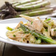 Penne aux asperges et poulet grillé