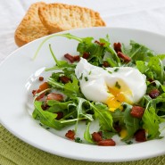 Oeuf poché en salade