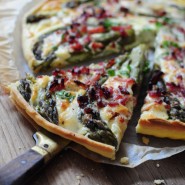 Quiche aux asperges, chèvre et lardons