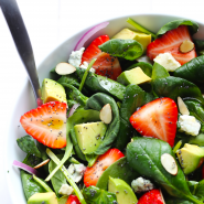 Petite salade fraises - avocats