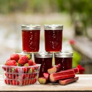 Confiture de rhubarbe et fraises confites