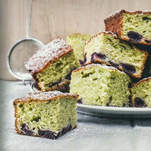 Recette Gâteau au yaourt, cerises et pistache