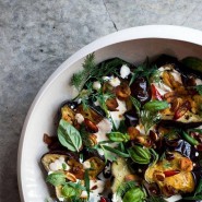 Salade aux aubergines et vinaigrette ail yaourt