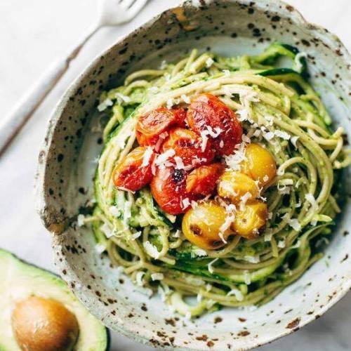 Recette Spaghettis de courgettes aux tomates cerise et sauce avocat