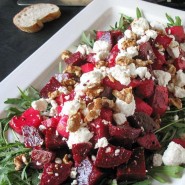 Salade de betteraves rôties, chèvre frais et noix