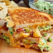 Le grilled chesse au bacon et guacamole