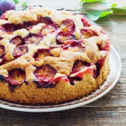 Gâteau aux prunes et noix de pécan