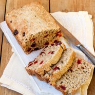 Gâteau léger et sans gluten aux pommes et cranberries