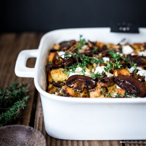 Recette Strata aux oignons caramélisés, champignons et thym