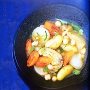 Tagine de légumes confits et pois chiches au bouillon épicé