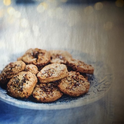 Recette Biscuits à la farine de châtaigne, aux noix et aux fleurs d'épices