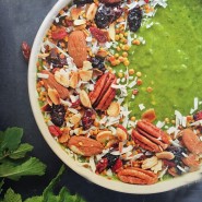 Smoothie bowl kale-mangle