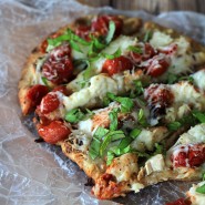 Pizza naan au poulet grillé