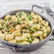 Gnocchis au brocolis, noix et crème de parmesan