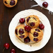 Petits gâteaux aux cerises et amande