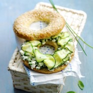 Bagel au fromage de chèvre et courgette