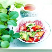 Salade de crabe, avocat et fraises
