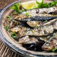 Sardines grillées au citron et sel de thym