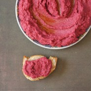 Houmous rose à la betterave