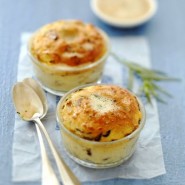 Petits soufflés de polenta aux pleurotes et au romarin