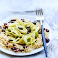 Poireaux au curry et lait de coco, semoule et cranberries