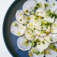 Radis noir en carpaccio, zestes d'agrumes