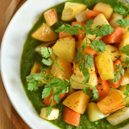 Poêlée de légumes d'hiver sur un lit de purée de cresson