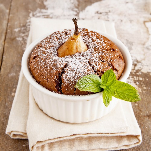 Recette Ramequins de poire pochée à la vanille au coeur d'un fondant au chocolat