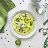 Houmous à l'avocat et aux herbes