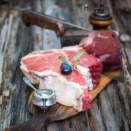 Côte de boeuf poivre et sel, pomme de terre cuites à la braise