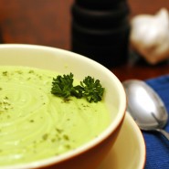 Soupe à l'oseille et à l'avocat