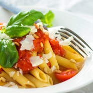 Penne tomates-basilic-pignons