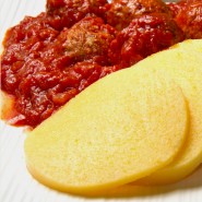 Ragù de saucisses sardes et polenta