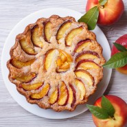 Tarte rustique aux nectarines et aux pistaches