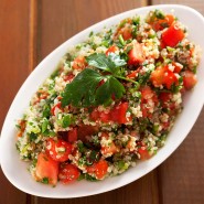 Salade de quinoa à la tomate et à la menthe
