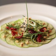 Le carpaccio de courgettes trompettes