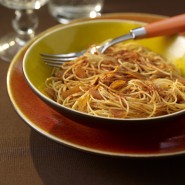 Tagliatelles à la sicilienne poutargue, citron, ail et chapelure