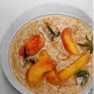 Soupe glacée de pêches à la verveine