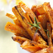 Frites de patates douces au cumin cuites au four