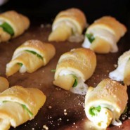 Mini croissants façon bretzel au Philadelphia et aux tomates séchées