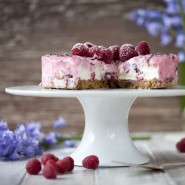 Bavarois glacé aux framboises, dacquoise au thé matcha