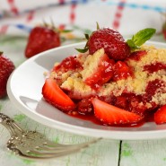 Crumble de fraises au poivre du Penja