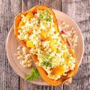 Courge butternut farcie au riz et aux noisettes