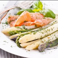 Asperges blanches, saumon fumé, vinaigrette aux agrumes